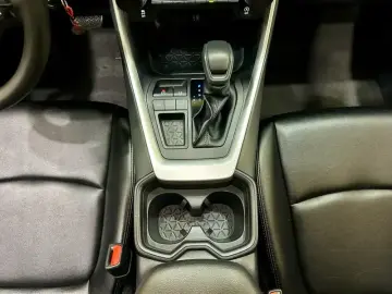 2023 Toyota RAV4 с пробегом 21 000 км