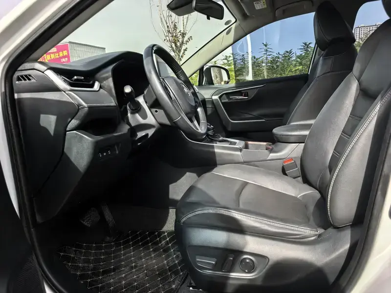 2022 Toyota RAV4 с пробегом 60 000 км