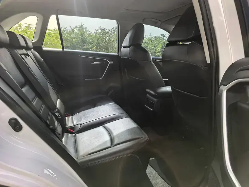 2022 Toyota RAV4 с пробегом 60 000 км