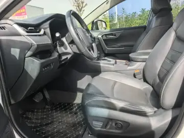 2022 Toyota RAV4 с пробегом 60 000 км