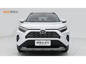 2024 Toyota RAV4 с пробегом 14 400 км