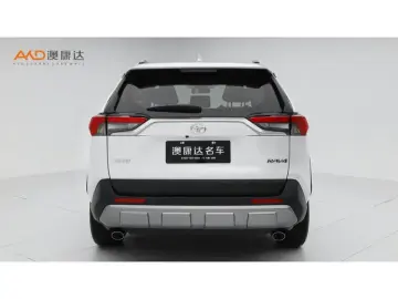 2024 Toyota RAV4 с пробегом 14 400 км