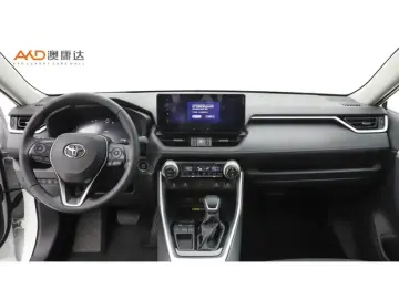 2024 Toyota RAV4 с пробегом 14 400 км