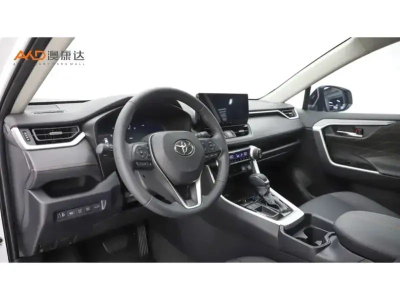 2024 Toyota RAV4 с пробегом 14 400 км