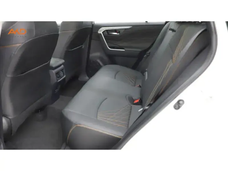 2024 Toyota RAV4 с пробегом 14 400 км