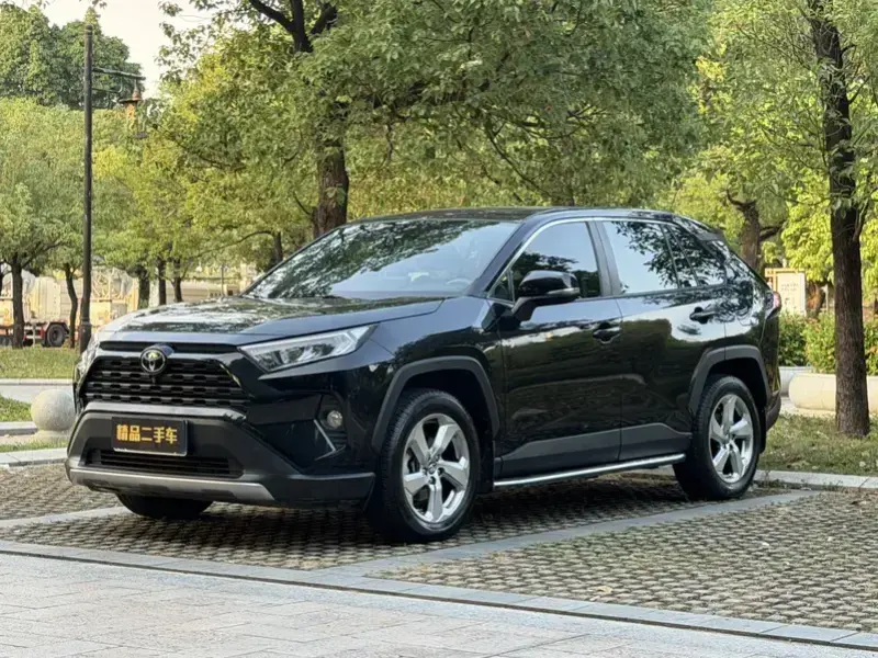 2020 Toyota RAV4 с пробегом 81 000 км