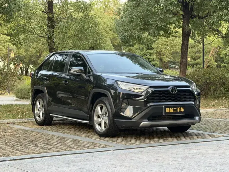 2020 Toyota RAV4 с пробегом 81 000 км