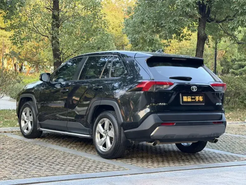 2020 Toyota RAV4 с пробегом 81 000 км
