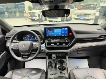 2021 Toyota Crown Kluger с пробегом 68 000 км