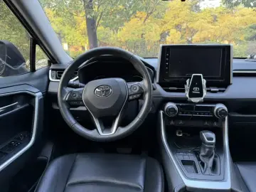 2020 Toyota RAV4 с пробегом 81 000 км