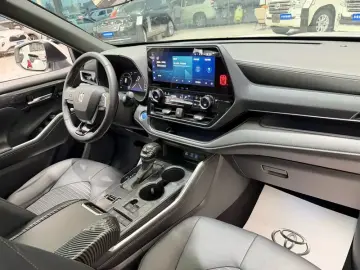 2021 Toyota Crown Kluger с пробегом 68 000 км