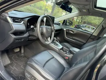 2020 Toyota RAV4 с пробегом 81 000 км