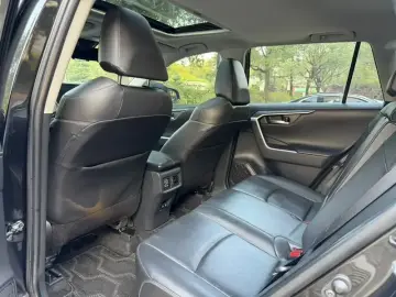 2020 Toyota RAV4 с пробегом 81 000 км