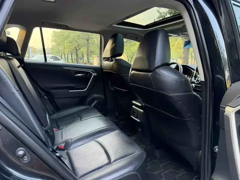 2020 Toyota RAV4 с пробегом 81 000 км