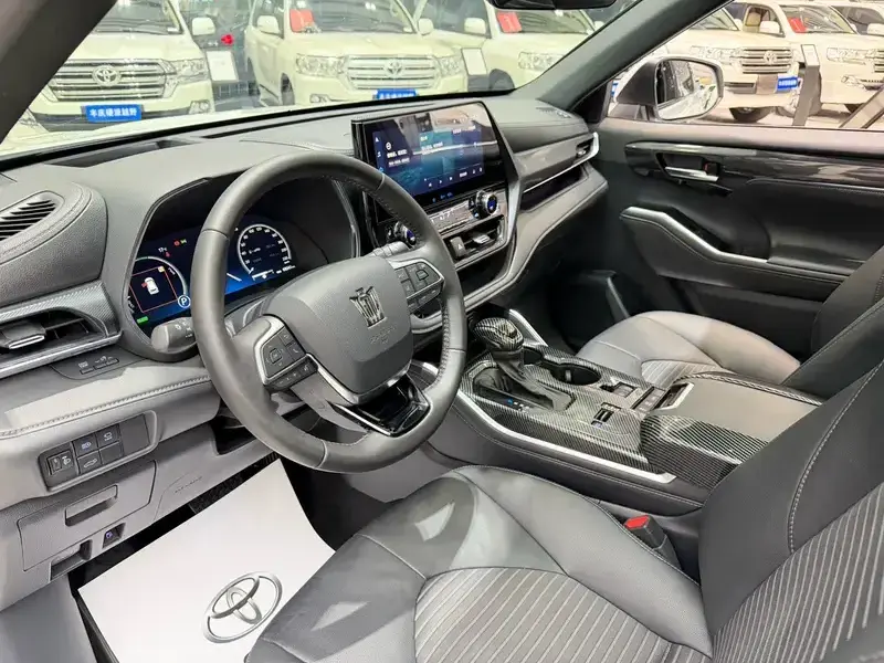 2021 Toyota Crown Kluger с пробегом 68 000 км