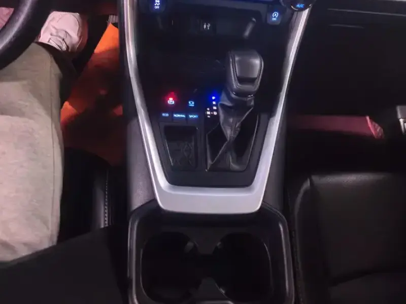 2020 Toyota RAV4 с пробегом 67 000 км