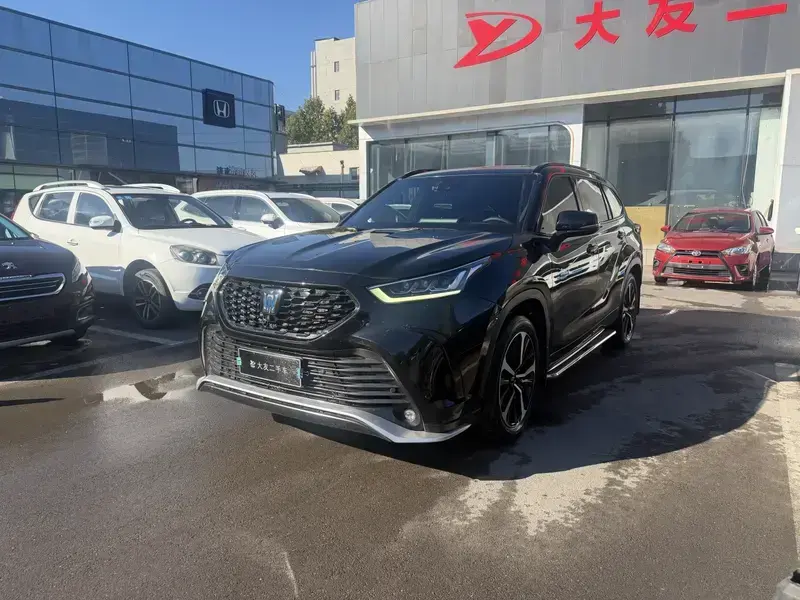 2022 Toyota Crown Kluger с пробегом 100 000 км