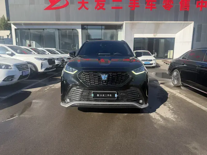 2022 Toyota Crown Kluger с пробегом 100 000 км