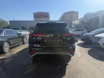 2022 Toyota Crown Kluger с пробегом 100 000 км