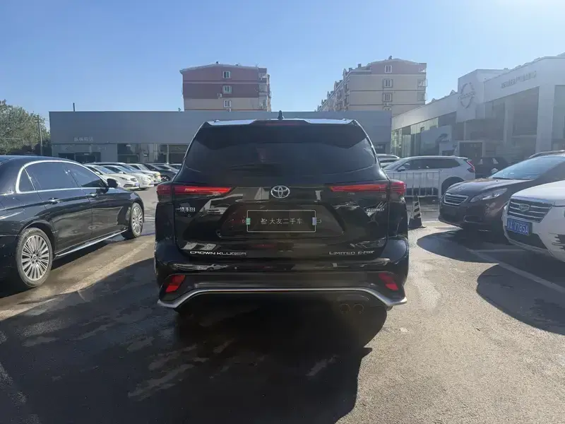 2022 Toyota Crown Kluger с пробегом 100 000 км