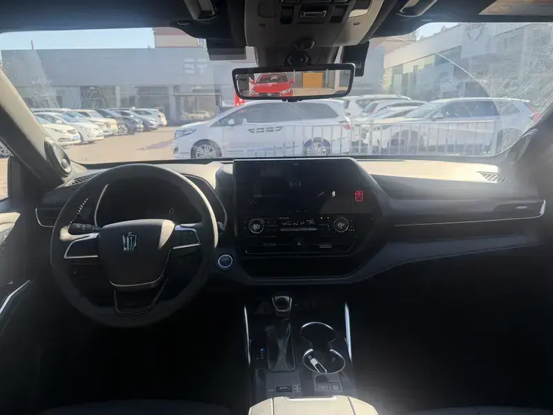 2022 Toyota Crown Kluger с пробегом 100 000 км