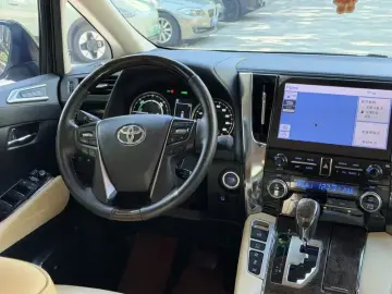2021 Toyota Vellfire с пробегом 130 000 км