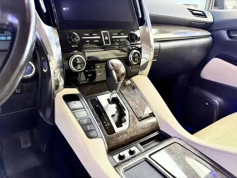 2020 Toyota Vellfire с пробегом 210 000 км