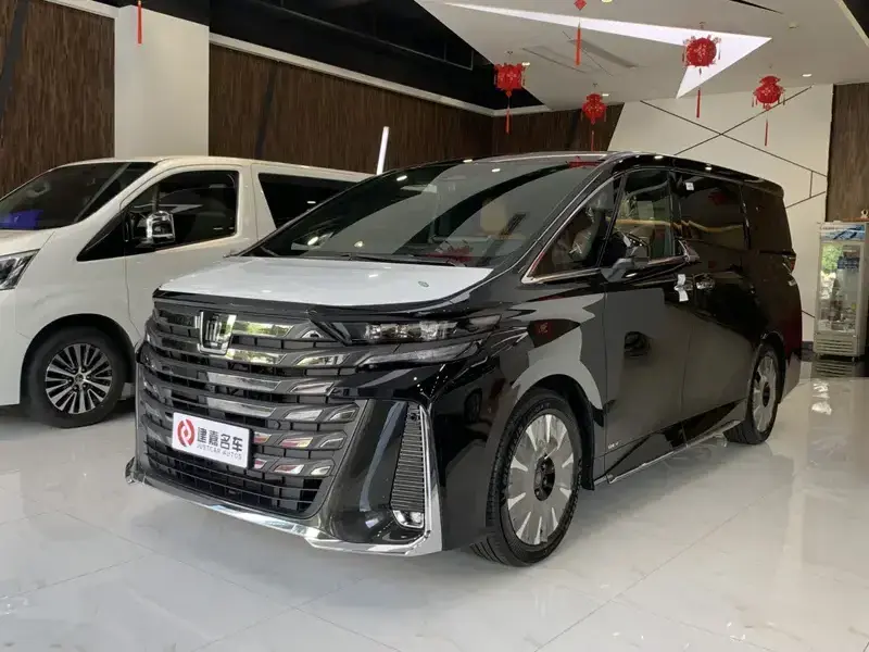 2025 Toyota Vellfire с пробегом 200 км