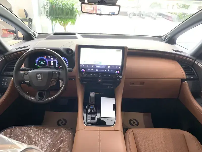 2025 Toyota Vellfire с пробегом 200 км