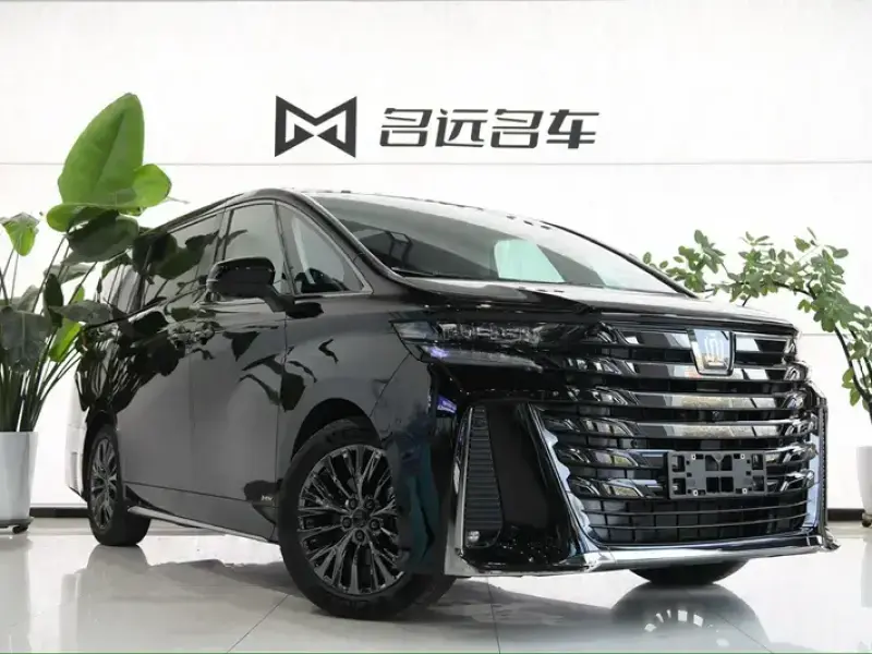 2025 Toyota Vellfire с пробегом 3 500 км