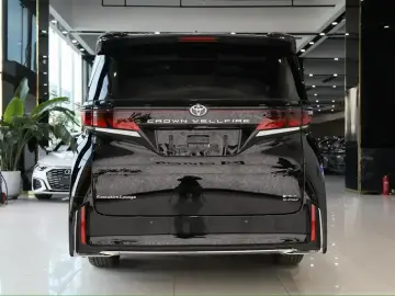 2025 Toyota Vellfire с пробегом 3 500 км