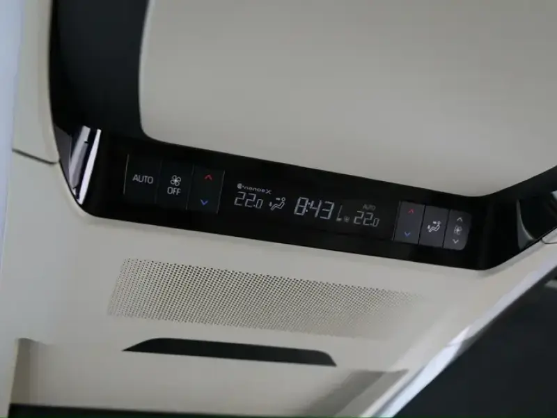 2025 Toyota Vellfire с пробегом 3 500 км
