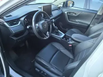 2022 Toyota Wildlander с пробегом 46 000 км