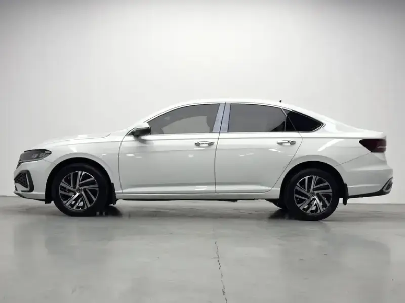 2024 Volkswagen Lavida с пробегом 10 600 км