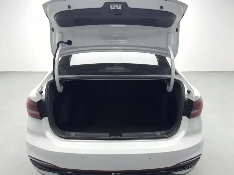 2024 Volkswagen Lavida с пробегом 10 600 км