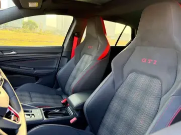 2021 Volkswagen Golf GTI с пробегом 65 000 км