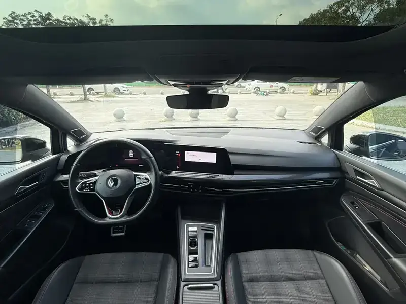 2023 Volkswagen Golf GTI с пробегом 50 000 км