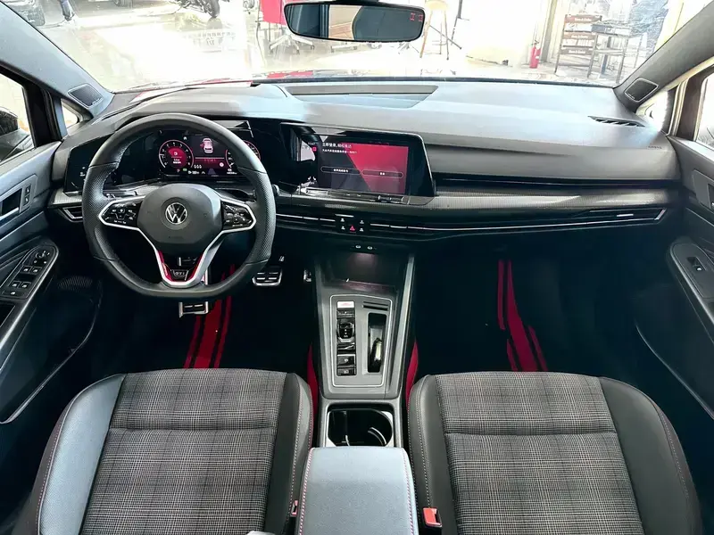 2021 Volkswagen Golf GTI с пробегом 48 000 км