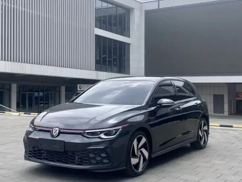 2021 Volkswagen Golf GTI с пробегом 40 000 км
