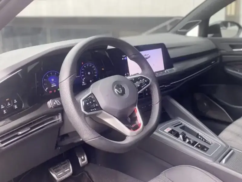 2021 Volkswagen Golf GTI с пробегом 40 000 км