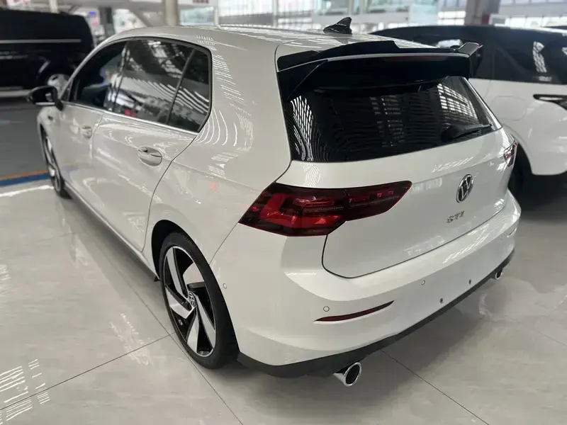 2021 Volkswagen Golf GTI с пробегом 29 000 км