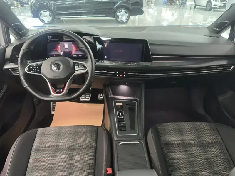 2021 Volkswagen Golf GTI с пробегом 29 000 км