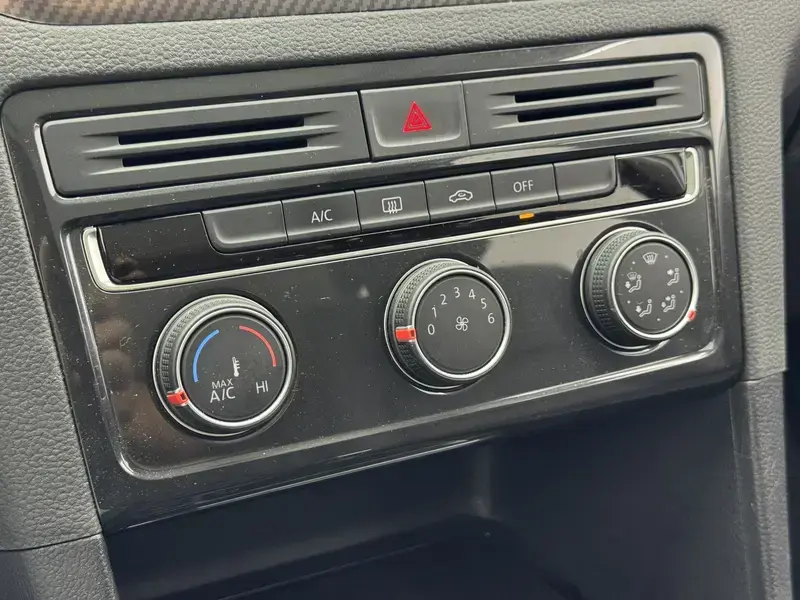 2020 Volkswagen Golf Sportsvan с пробегом 38 700 км