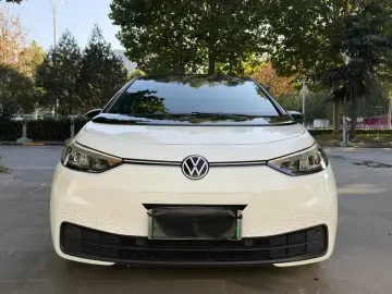 2025 Volkswagen ID.3 с пробегом 37 000 км