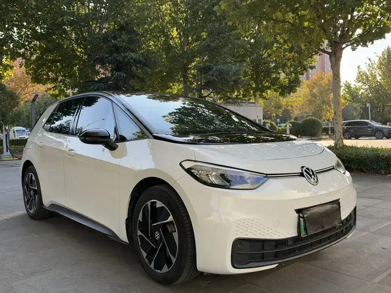 2025 Volkswagen ID.3 с пробегом 37 000 км