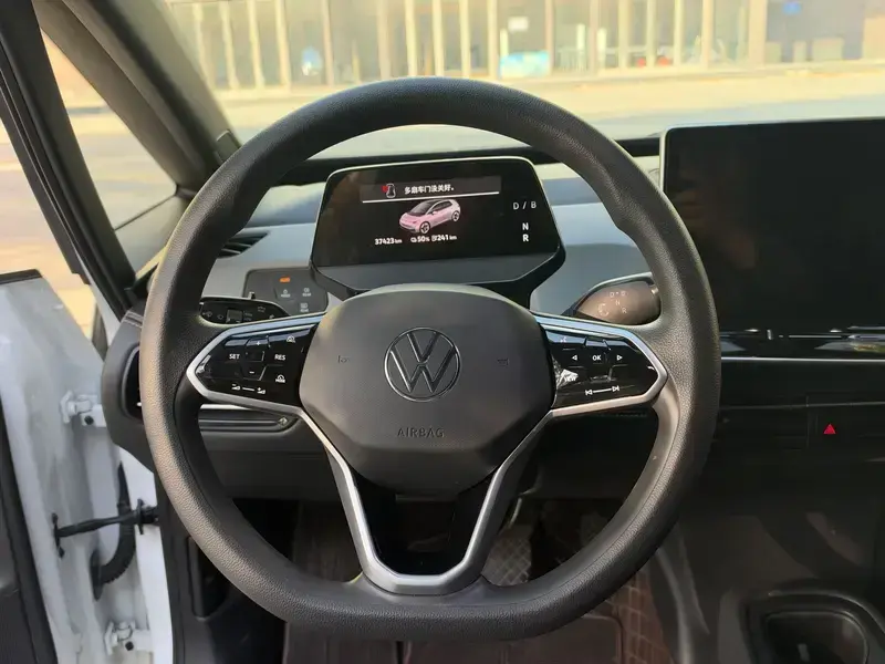 2025 Volkswagen ID.3 с пробегом 37 000 км