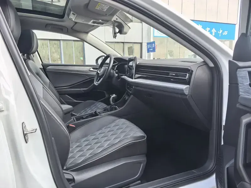 2025 Volkswagen Sagitar с пробегом 3 700 км