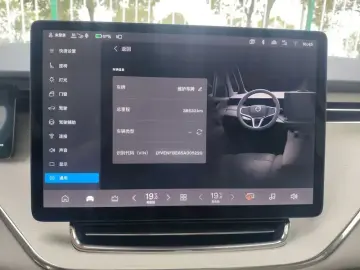 2025 Volvo EM90 с пробегом 38 000 км