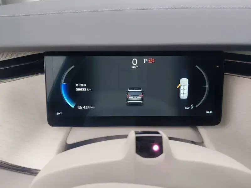2025 Volvo EM90 с пробегом 38 000 км