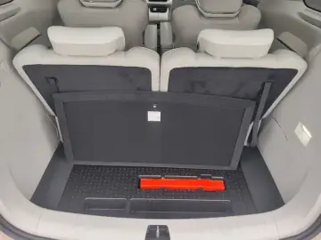 2025 Volvo EM90 с пробегом 38 000 км